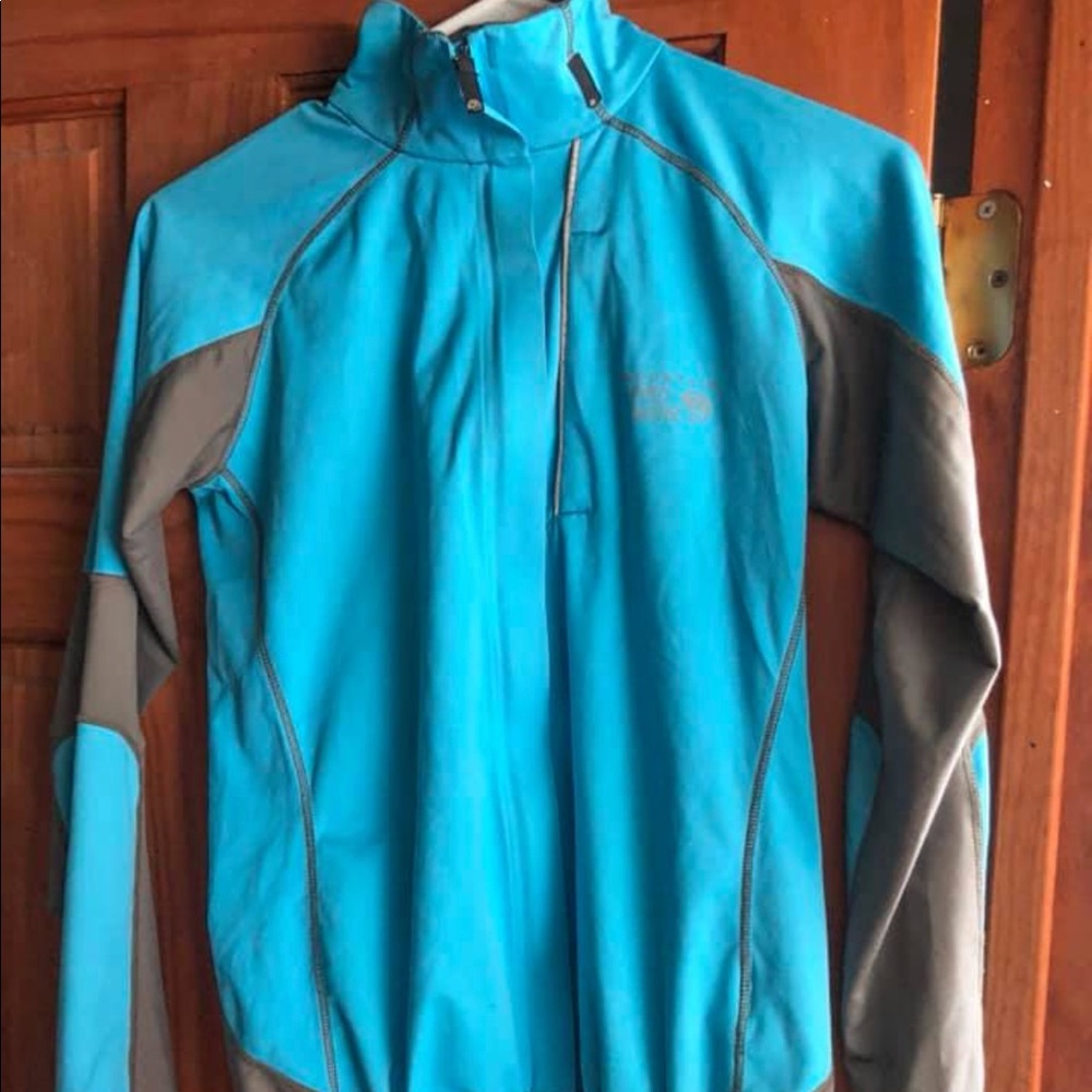 Women’s mountain hard wear jacket